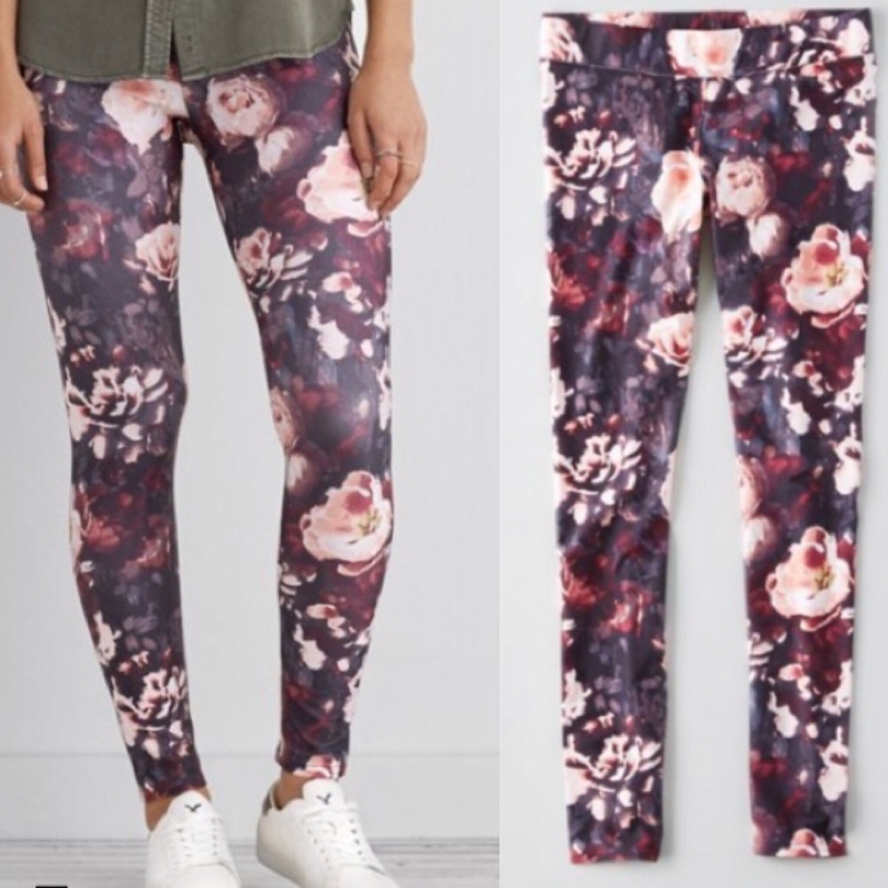 NWOT High Rise Photo Real Rose Floral Leggings